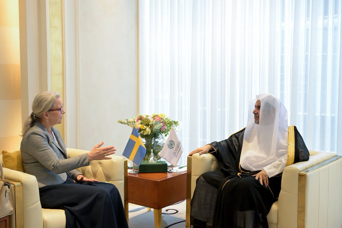 mwlbosna's tweet photo. Nj. E. generalni sekretar Lige muslimanskog svijeta i predsjednik Vijeća muslimanskih učenjaka, šejh dr. Muhamed El-Isa, primio je danas popodne u svome uredu u Rijadu

Nj. E. ambasadoricu Kraljevine #Švedske u Kraljevini Saudijskoj Arabiji, gospođu Petru Menander. https://t.co/8aeIZn3uxI