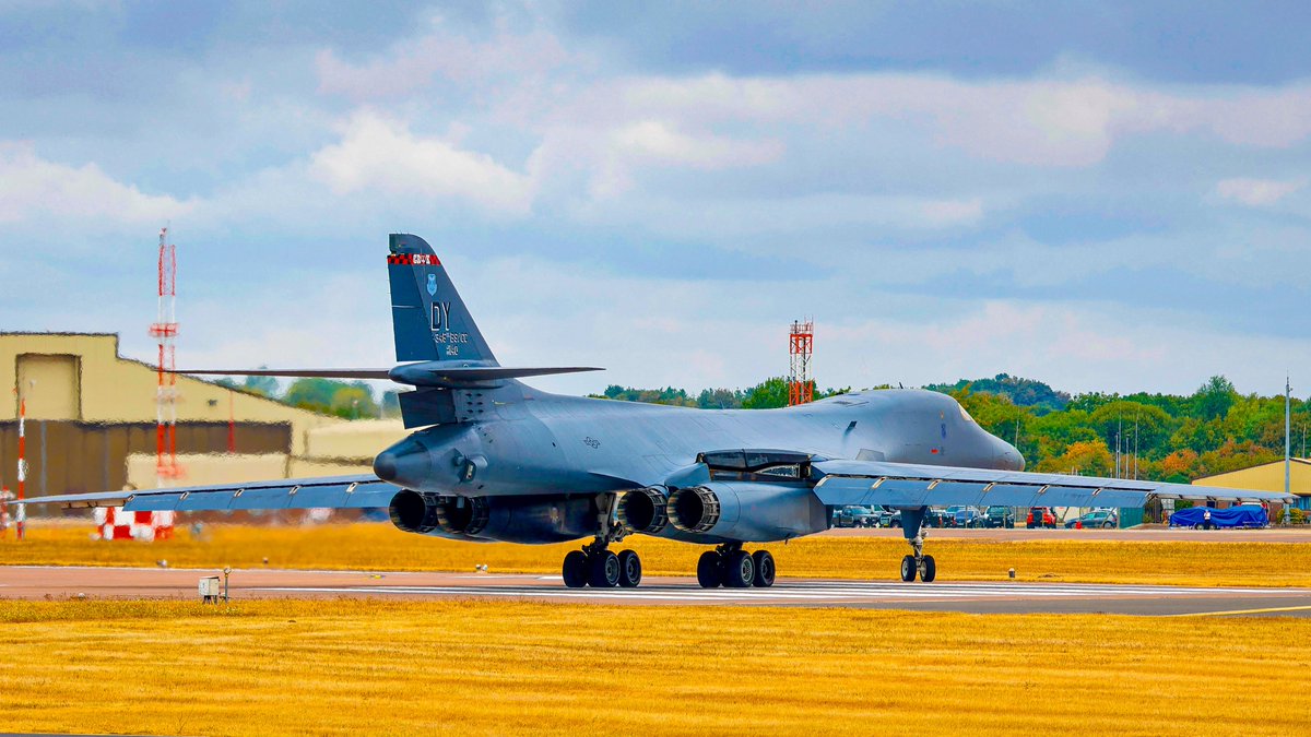 CraigYoungMedia's tweet photo. A few different shots of B-1B Last Lancer departing https://t.co/xJKqvh83gY