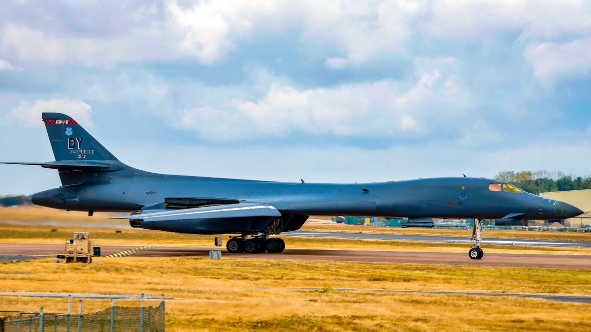 CraigYoungMedia's tweet photo. A few different shots of B-1B Last Lancer departing https://t.co/xJKqvh83gY