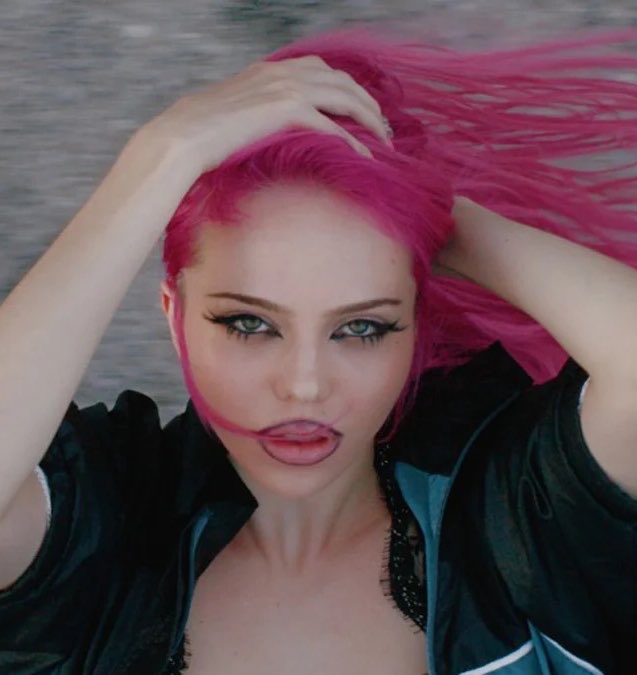 PopCrave's tweet photo. “Ain’t In LA” by ADÉLA reaches a new peak of #84 (+1) on the Hot 100. https://t.co/L7ZMQCY7YK