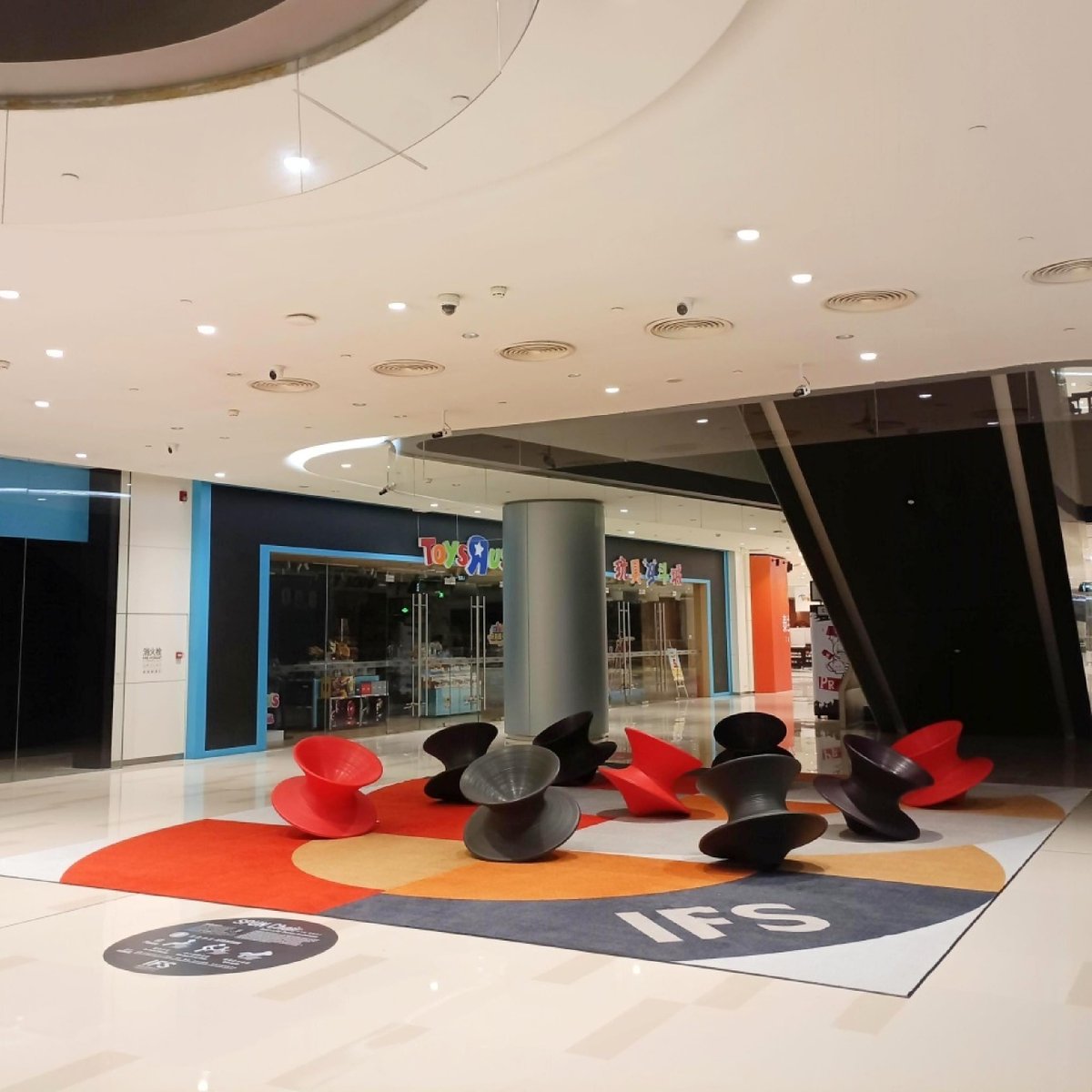 paaler7886's tweet photo. More than a mat — it’s part of the interior design.
Installed at Chengdu IFS, @PAALERMat Imprinta™ Logo Mat combines custom colors, creative designs, and durable performance to enhance premium commercial spaces.

#Paaler #Imprinta #LogoMat #CommercialFlooring #InteriorDesign https://t.co/R9K4SrMOUc