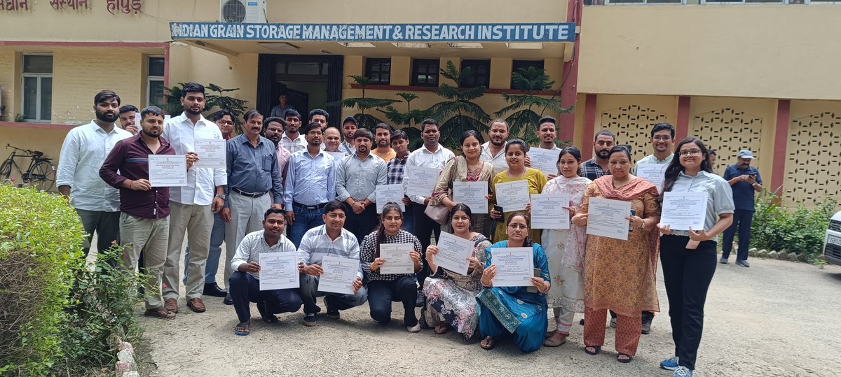 igmrihapur's tweet photo. 🎓 Certificate distribution of STTC-03 on Fumigation &amp; Pest Control was held at IGMRI, Hapur for trainees who successfully qualified the examination.

Congratulations to all the successful trainees! 👏

#IGMRI #STTC03 #Fumigation #PestControl #SkillDevelopment https://t.co/IjPxBBE4n8