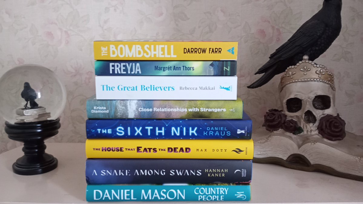 ravencrime's tweet photo. I bought books...❤️📚

Anybody read any of these? 🤓 https://t.co/TSLlv0i6Hb