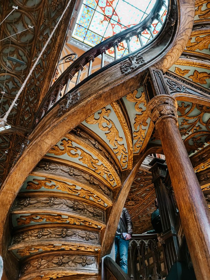 Fascinate_Hist's tweet photo. Books are actual magic. 📚🪄

Built in 1906, Porto’s Livraria Lello feels less like a bookstore and more like a portal to another world.

Imagine reading here. https://t.co/vAnS5GO5tH