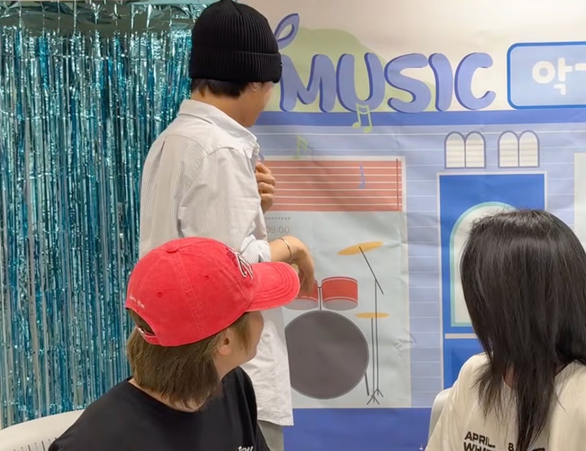 maibemboo's tweet photo. the way jungsu and ode both looked at the drums... https://t.co/bohS99XllI