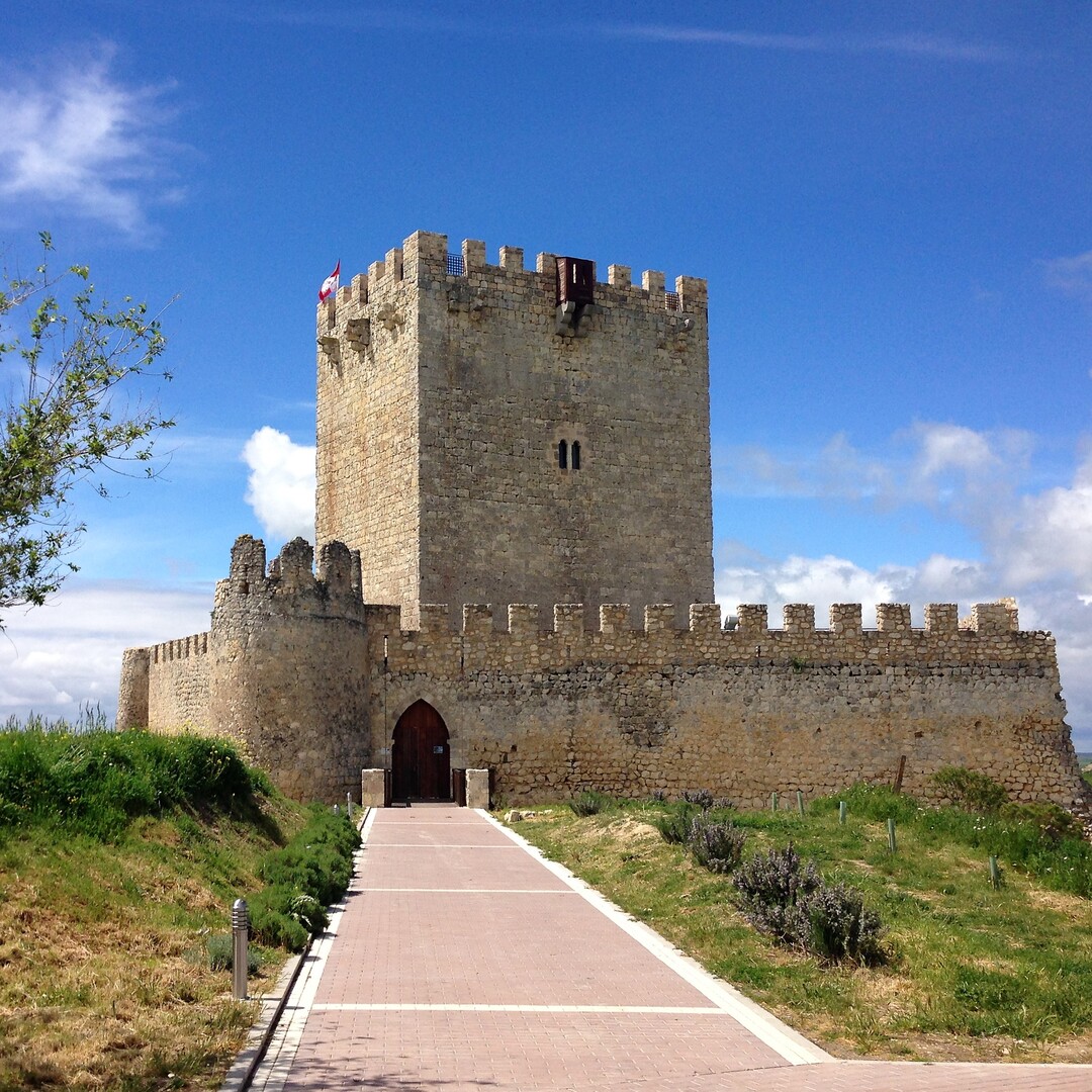 ArqueoTrip's tweet photo. Regálate una escapada en Tiedra Historia, calma y paisajes infinitos en el corazón de Castilla. ¿Te lo mereces? #ArqueoTripRecomiendaTIEDRA https://t.co/cjR7uSI09z