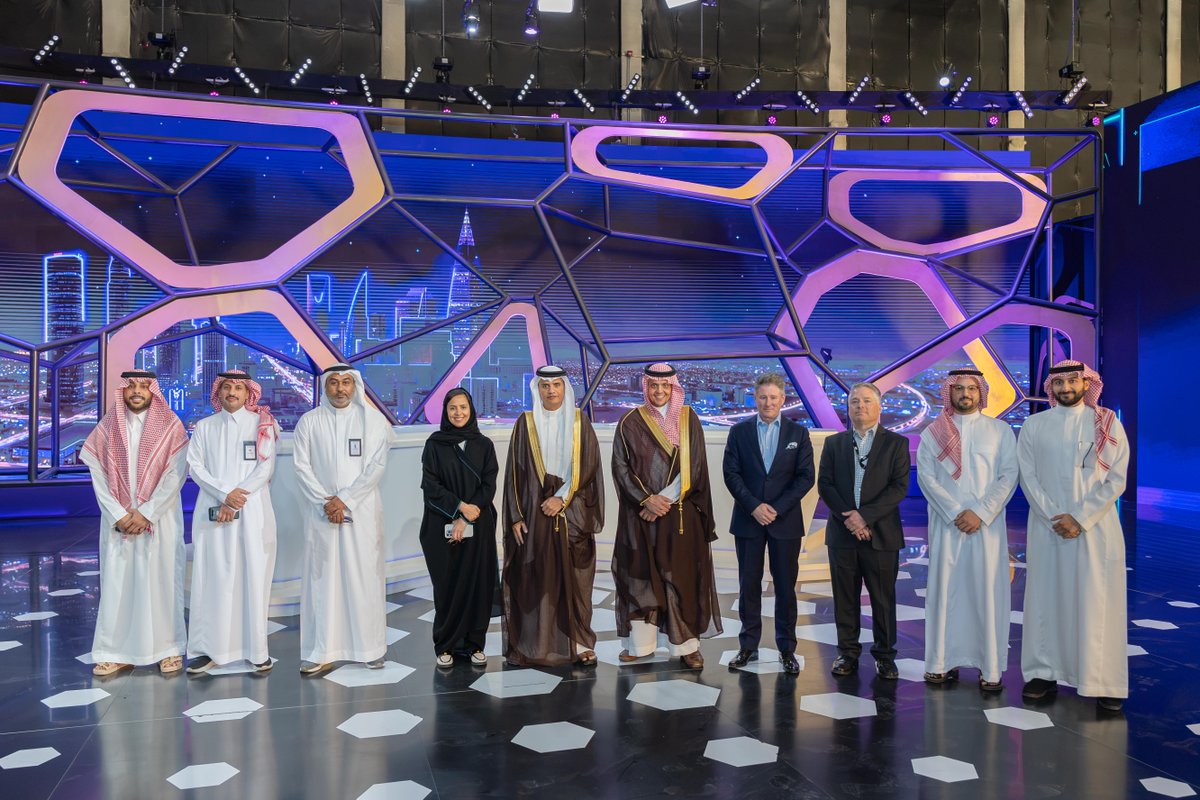 MBCGroup's tweet photo. جانب من زيارة سعادة الدكتور عبداللطيف العبداللطيف الرئيس التنفيذي للهيئة العامة لتنظيم الإعلام إلى مقر #مجموعة_MBC بحي النرجس في الرياض حيث اطلع على أعمال المجموعة ومشاريعها الإعلامية وبحث مع الرئيس التنفيذي للمجموعة مايك سنيسبي سبل تعزيز التعاون وتطوير آفاق العمل المشترك في القطاع الإعلامي.

 A glimpse of H.E. Dr. Abdul Latif Al-Abdul Latif’s visit, CEO of the General Authority for Media Regulation, to MBC Group’s headquarters in Al Narjis, Riyadh. During the visit, he explored the Group’s operations and media projects and met with #MBCGroup CEO Mike Sneesby to discuss ways to strengthen cooperation and further develop joint opportunities in the media sector.

@Gmedia_SA