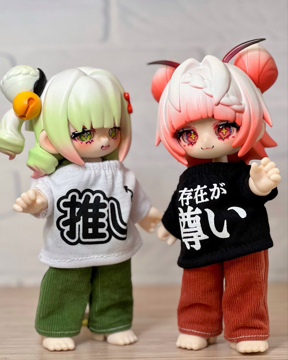 uekarayomu's tweet photo. セリアのぬい活 文字Tシャツ
店頭にもうハロウィンコーナーが出来てた
まだ暑いよ！夏だよ！☀️ https://t.co/ZZLmLynZYN