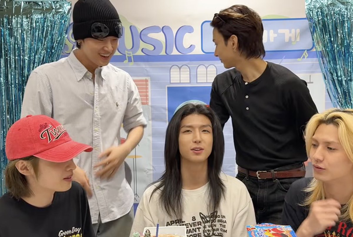 maibemboo's tweet photo. the way jungsu and ode both looked at the drums... https://t.co/bohS99XllI