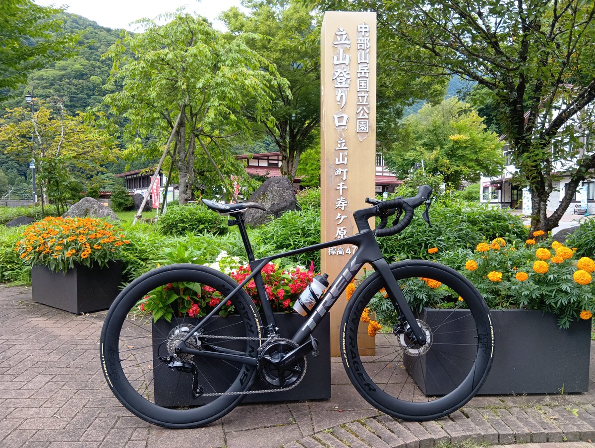 Fiona_Counter's tweet photo. 試乗NEWバイクインプレ。

極めて高い直進安定性と快適性を持った軽くて登れて、下りも安心な次世代エンデュランスロード。メインはシッティング走るバイクかな。個人的には初めて使った160mmクランクの印象が強くてダンシングとスプリントのかかりは未知数。 https://t.co/7aTX1tcUBN
