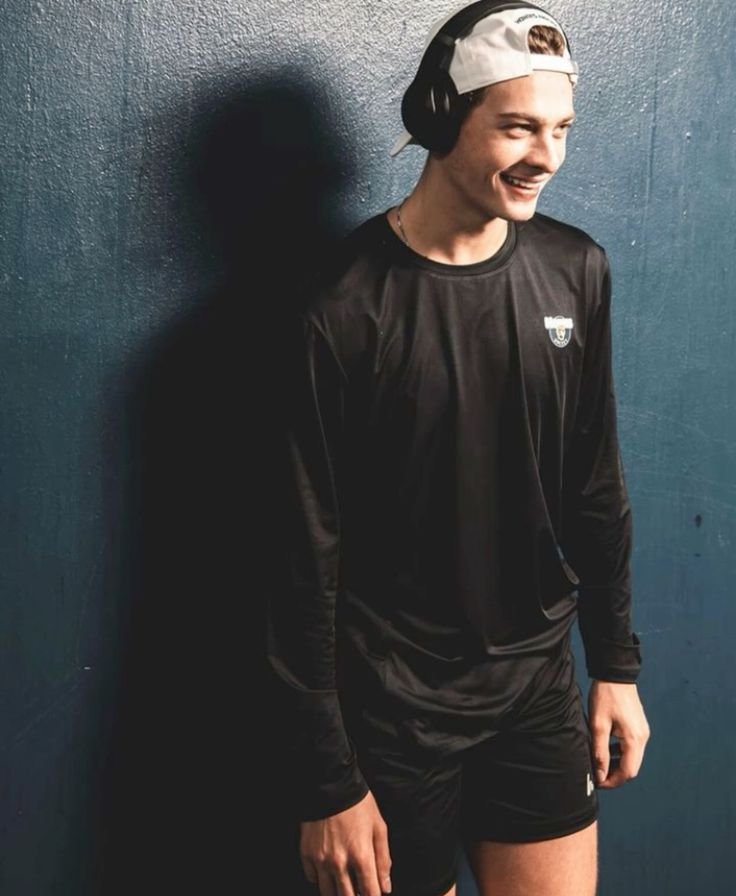 aint6james's tweet photo. @guidevikram [Verse]
Desir pasir di padang tandus
Segersang pemikiran hati
Terkisah 'ku di antara
Cinta yang rumit

[Pre-Chorus]
Bila keyakinanku datang
Kasih bukan sekadar cinta
Pengorbanan cinta yang agung
'Ku pertaruhkan

[Chorus]
Maafkan bila 'ku 'tak sempurna
Cinta ini tak mungkin 'ku ce https://t.co/X3IS8oTGf0
