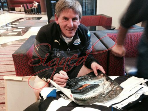 NufcMemorabilia's tweet photo. The Cathedral on the Hill! Our house ⬛️⬜️
SJP! Signed by 30+ who've played there.
Buy it now @:
✅ Web: https://t.co/PAd7rFlHWl
✅ eBay: https://t.co/J6KgzyC6rk
#NUFC #HWTL #Toon #Magpies #Newcastle #SJP #StJames #Keegan https://t.co/SunWL9maiv