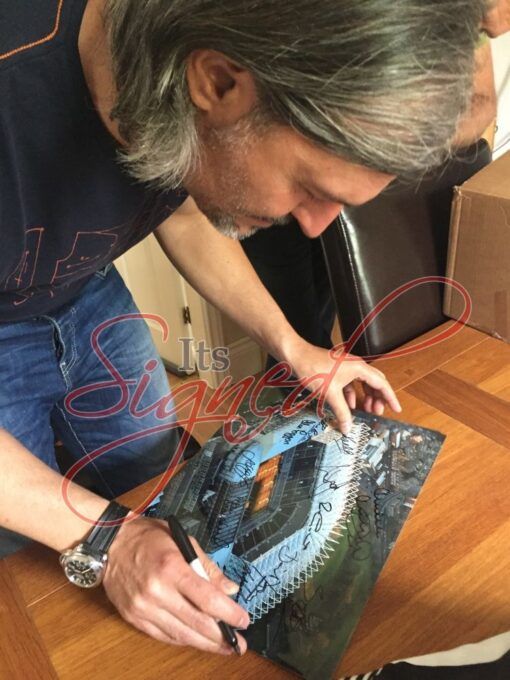 NufcMemorabilia's tweet photo. The Cathedral on the Hill! Our house ⬛️⬜️
SJP! Signed by 30+ who've played there.
Buy it now @:
✅ Web: https://t.co/PAd7rFlHWl
✅ eBay: https://t.co/J6KgzyC6rk
#NUFC #HWTL #Toon #Magpies #Newcastle #SJP #StJames #Keegan https://t.co/SunWL9maiv