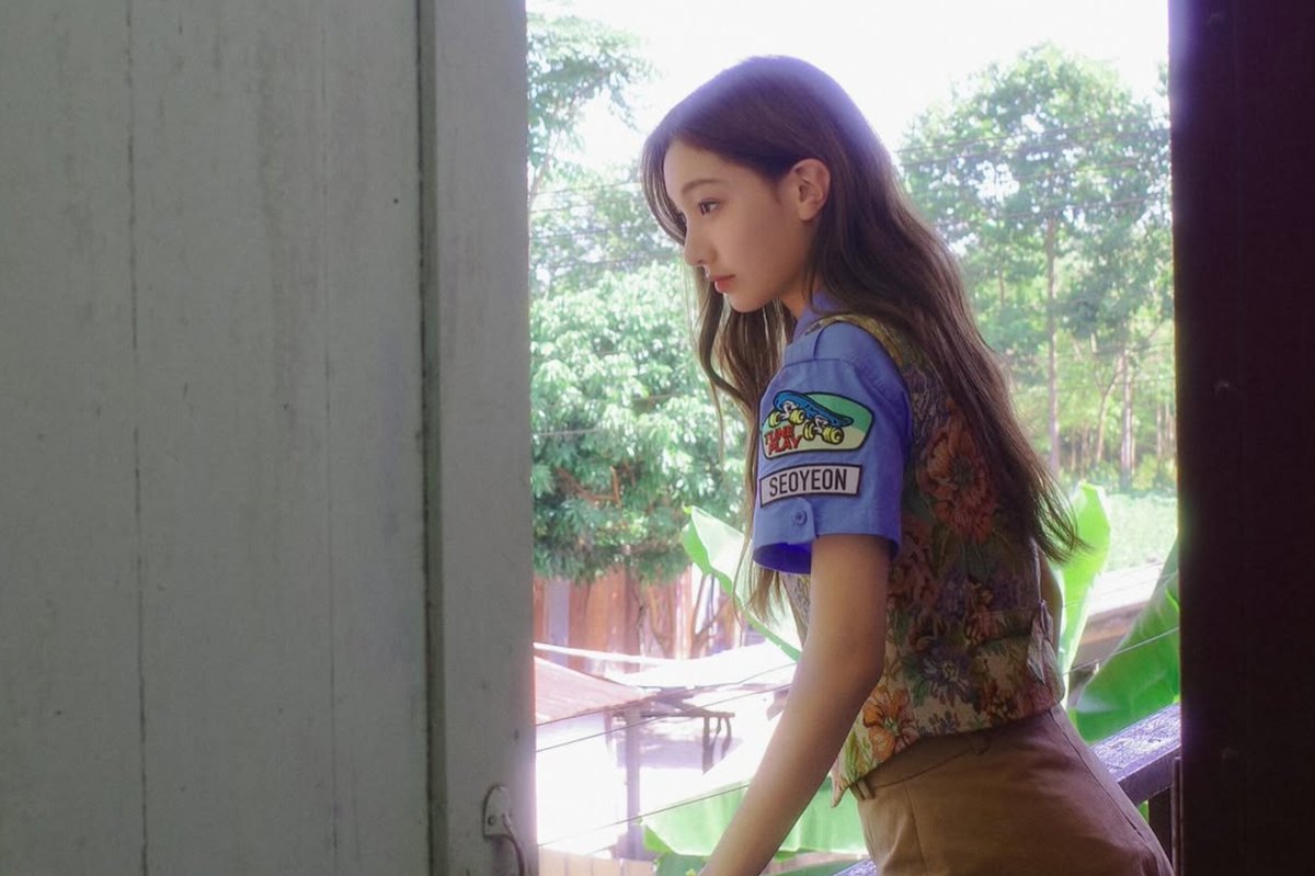 tuidepics's tweet photo. 260818 #SEOYEON's instagram update

Behind the scene 📹

#TUIDE #튜이드 https://t.co/ejHIUlGsJv
