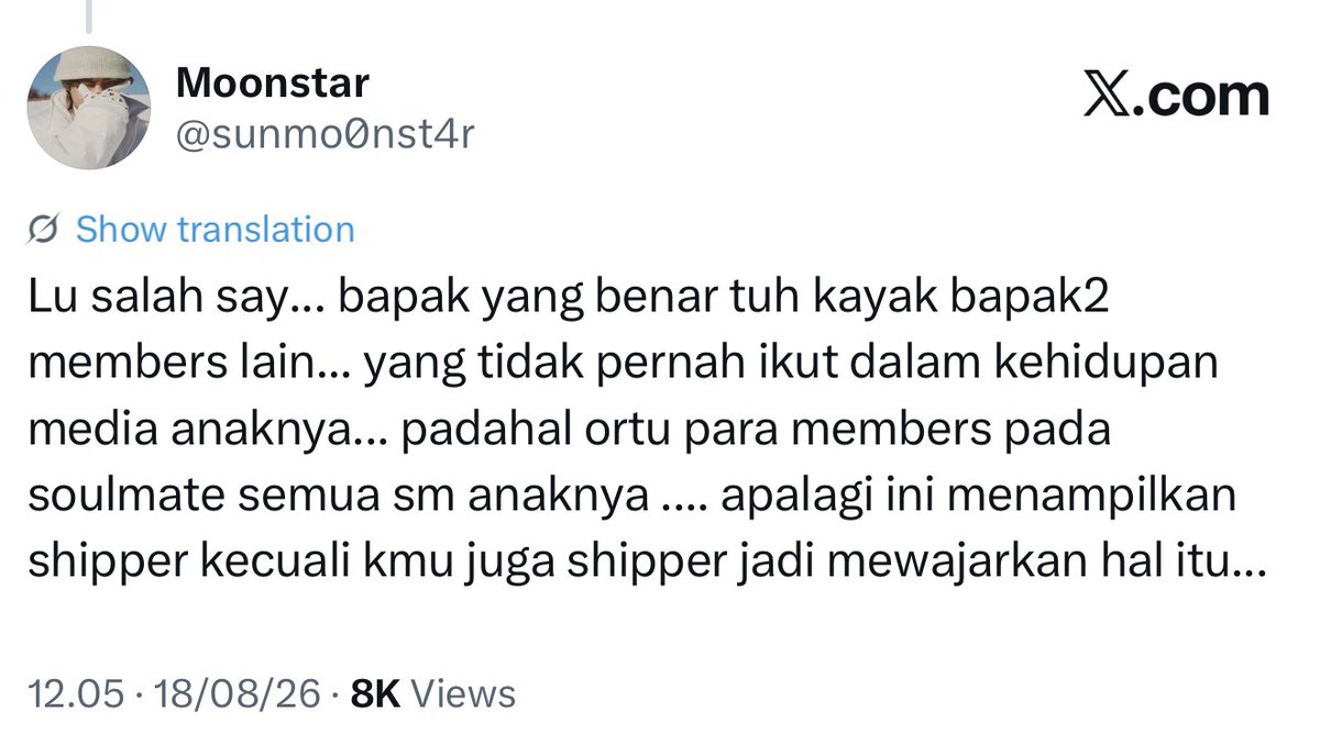 ProtectPJM_'s tweet photo. Menyeret ayah Jimin ke dalam fanwar atau menjadikannya sasaran komentar negatif adalah tindakan yang tidak dapat dibenarkan.

Perlu diingat bahwa hadiah, surat, dan berbagai dukungan yang dipajang di kafe milik ayah Jimin berasal dari para fans dan ARMY yang datang dengan niat baik untuk menunjukkan apresiasi kepada Jimin. Tentu saja hadiah-hadiah tersebut akan disimpan dan dipajang dengan baik sebagai bentuk apresiasi atas cinta dan dukungan yang diberikan fans kepada Jimin selama bertahun-tahun. Jadi, sebenarnya di mana letak kesalahannya?

Yang aneh adalah bagaimana sebagian orang terus berusaha mencari-cari masalah dari sesuatu yang sama sekali tidak bermasalah. Menghormati dan menyimpan hadiah dari penggemar bukanlah sebuah kesalahan. 

Justru yang patut dipertanyakan adalah pihak-pihak yang terus menyeret keluarga Jimin ke dalam agenda ship, fanwar, dan narasi yang mereka ciptakan sendiri. Keluarga Jimin tidak seharusnya dijadikan sasaran hanya karena mereka menunjukkan rasa terima kasih kepada para penggemar yang telah mendukung Jimin selama ini.

Report & Block
🔗 https://t.co/EZPaNlTmcF
