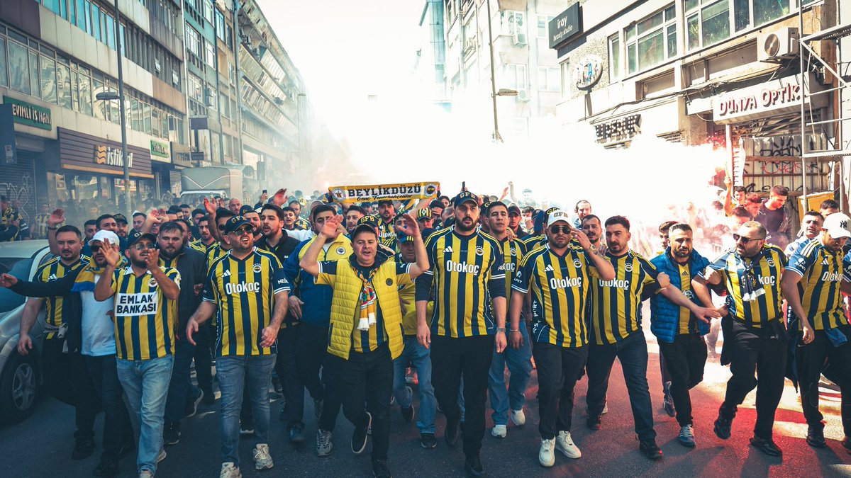 mgoz34's tweet photo. çubuklunu giy gel https://t.co/AB1AYztO5s