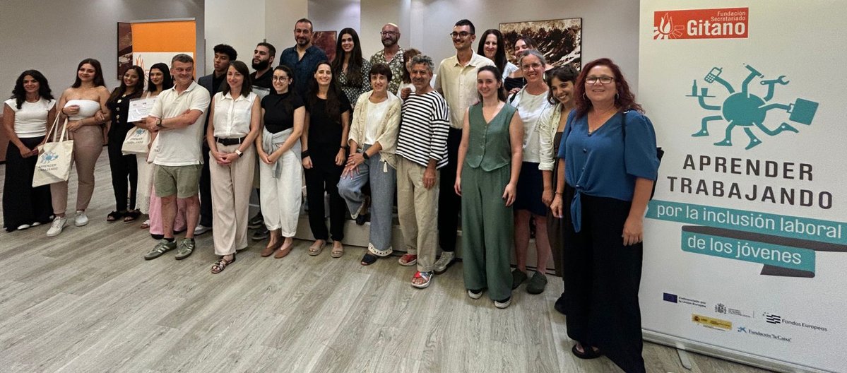 gitanos_org's tweet photo. Clausura del programa #AprenderTrabajando de FSG Gijón
Alumnado, entidades colaboradoras y empresas participantes celebran los logros alcanzados en un acto de cierre lleno de emoción y reconocimiento.
#FondosEuropeos #EmpleoJuvenil @gitanos_org_AST
https://t.co/2y1ewsl1zw https://t.co/DVYCw5SHdX