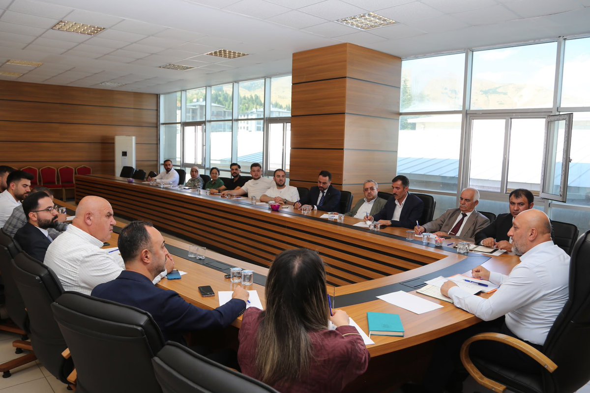 EnginGunceoglu's tweet photo. 3 Kademe İlçe Başkanlarımızla İstişare ve Değerlendirme Toplantımızı gerçekleştirdik.

23-26 Ağustos tarihlerinde Ahlat ve Malazgirt’te düzenlenecek etkinlikler öncesinde hazırlıklarımızı ve çalışmalarımızı istişare ettik.

Birlik ve beraberlik içerisinde gerçekleştireceğimiz çalışmalarımızın hayırlara vesile olmasını diliyorum.