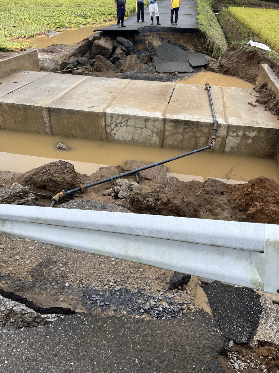 AY20190602's tweet photo. 今日も1日被災地を廻らせて頂きながら、土砂や倒木で普通になっていた市道が開通しているのを確認しました。
＃金剛地の五反目橋 も落ちて孤立していたのを現状復帰して頂きました。
不眠不休で取り組んで頂いた行政の皆様に感謝申し上げます！
＃市原市議会議員　＃吉田あけみ　＃公明党 https://t.co/APQL72u8EJ