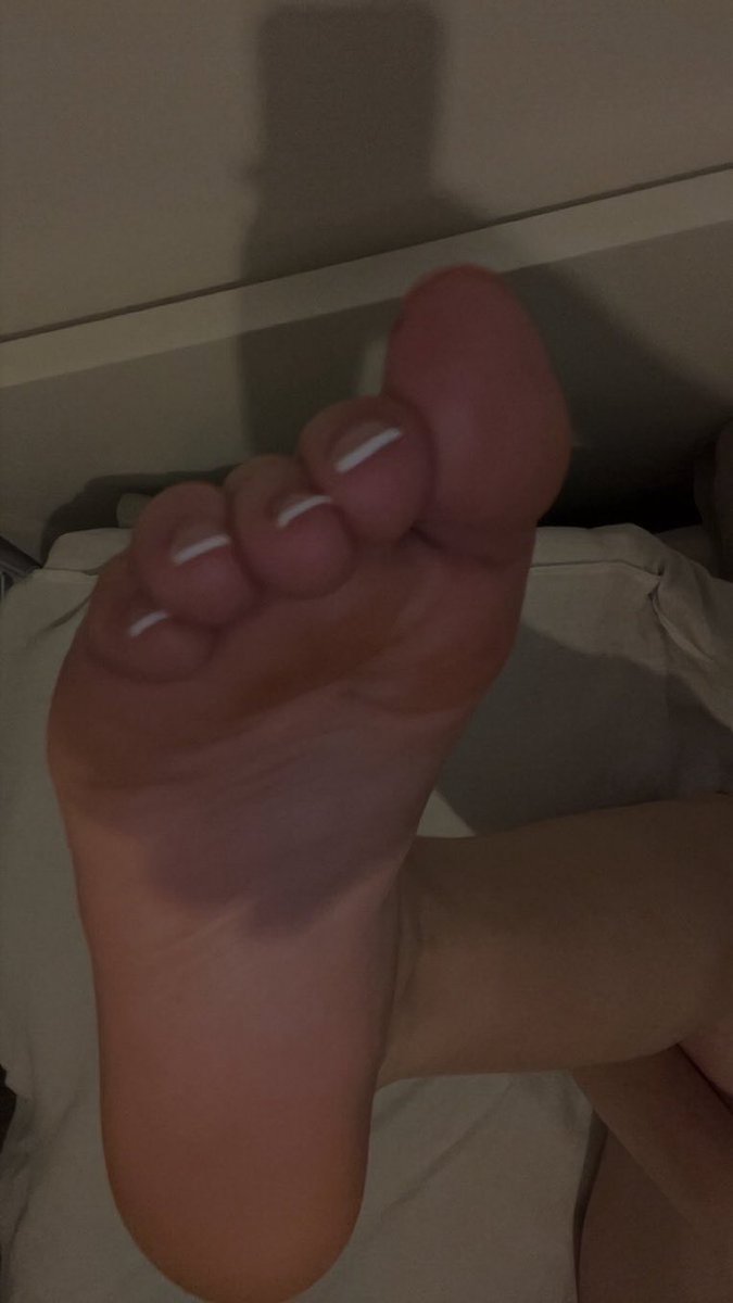 GoddessBCore's tweet photo. Your place is at my feet. https://t.co/A1lB3ixyEc
