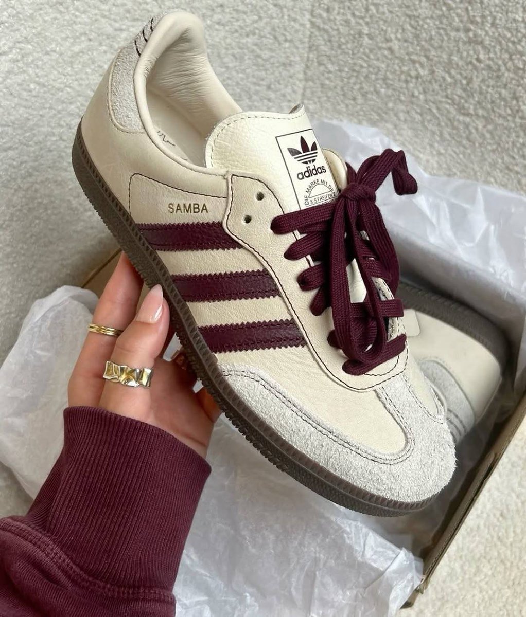 xxxirraaa's tweet photo. ADIDAS SAMBA WHITE &amp; MAROON JUGA NGGA KALAH CAKEP🥺💗 https://t.co/k25Lzpjyrd