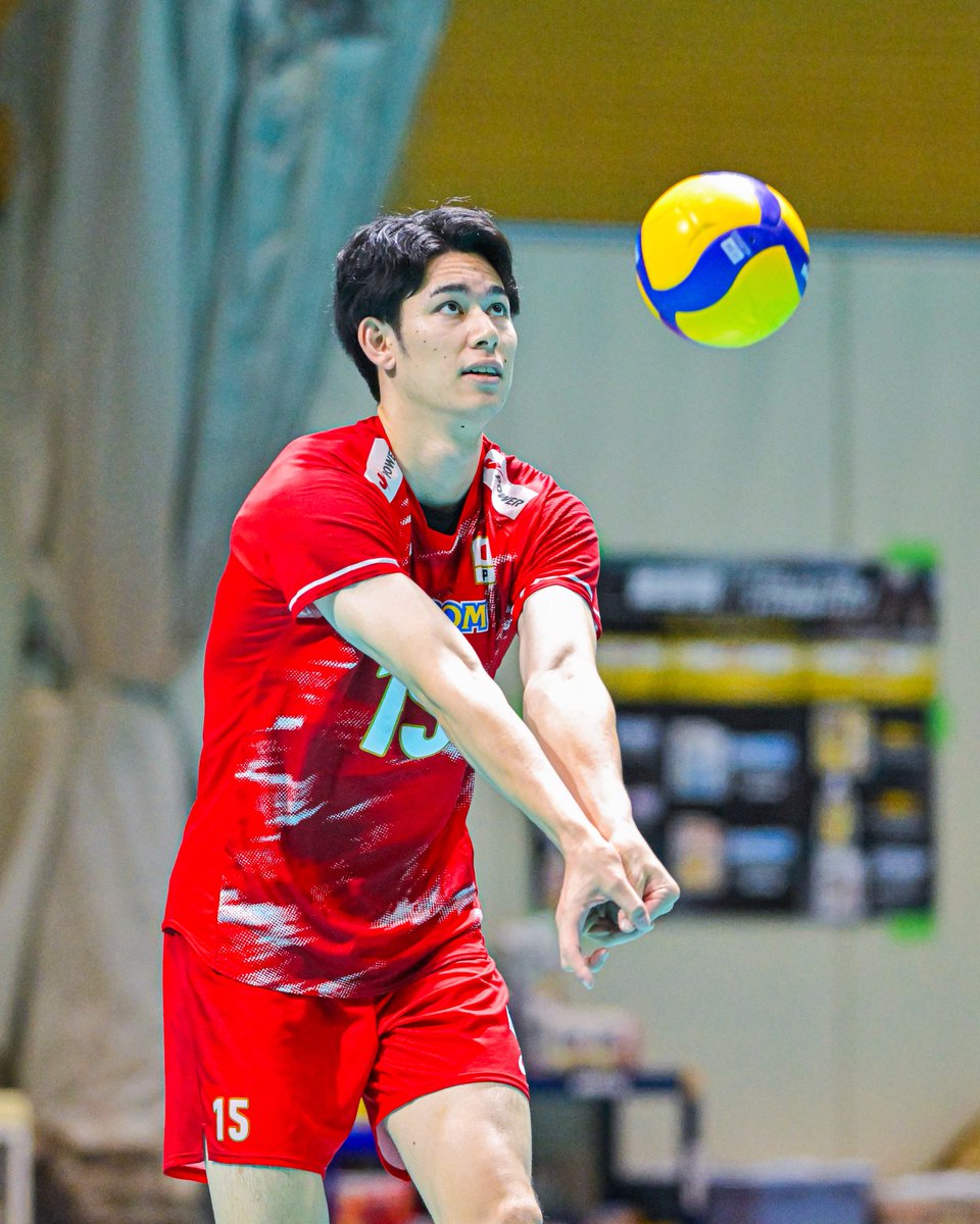 hochi_volley's tweet photo. 【＃バレーボール男子日本代表】

誰よりも早くコートに飛び出し、サーブレシーブの練習をしていました！

＃甲斐優斗 選手

＃スポーツ報知　＃バレーボール

カメラ：古川剛伊 https://t.co/AgdBvxFm9W
