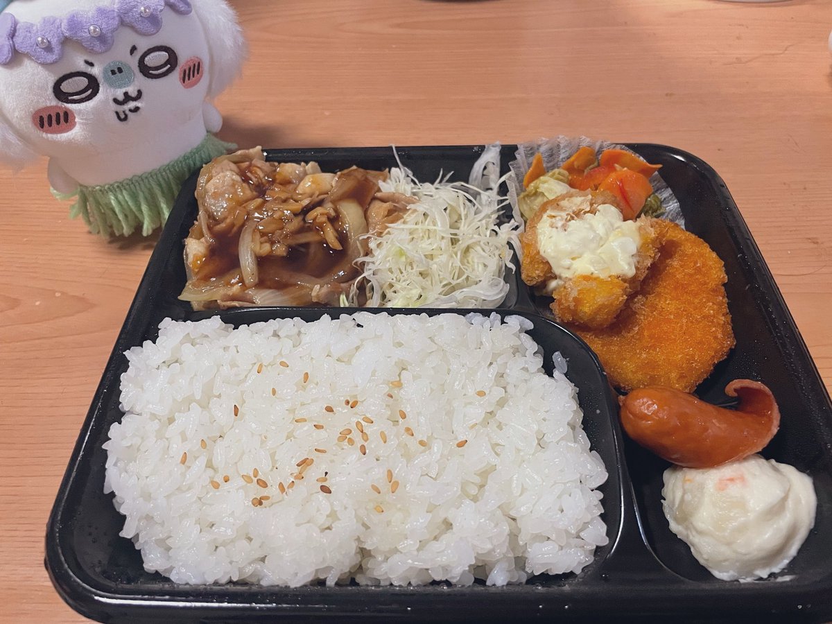 Falconpinklunch's tweet photo. Falcon!! https://t.co/93D5YBypPj