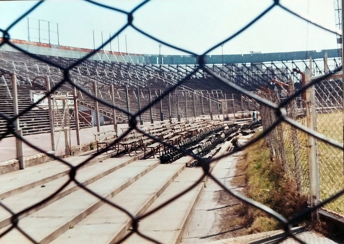 Centrojas's tweet photo. La platea de vitalicios del viejo Gasómetro de Av. La Plata (1979) https://t.co/nrYqvvuEWS