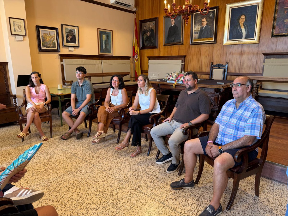 GOIB_Social's tweet photo. 🔹Els camps de voluntariat de l'IBJOVE compten aquest estiu amb la participació de 92 joves de diferents comunitats autònomes.

🔹Avui hem conegut de primera mà el que duen a terme 15 joves a Porreres.

🔗https://t.co/h7qwTI8liv https://t.co/3nA7oeN3Io