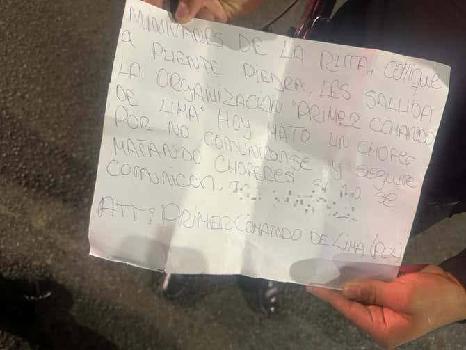 Aderly's tweet photo. 🚨 ATENCIÓN | Esta es la nota extorsiva que habría recibido el chofer de miniván que cubría la ruta Collique - Puente Piedra. Atacantes exigen el pago de cupos a colectiveros. https://t.co/MutVKh5I9N