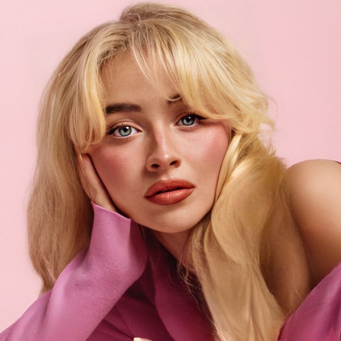 updatecultura's tweet photo. Sabrina Carpenter é indicada a “Artista do Ano” no #VMAs. https://t.co/Ef8KDSYYVz