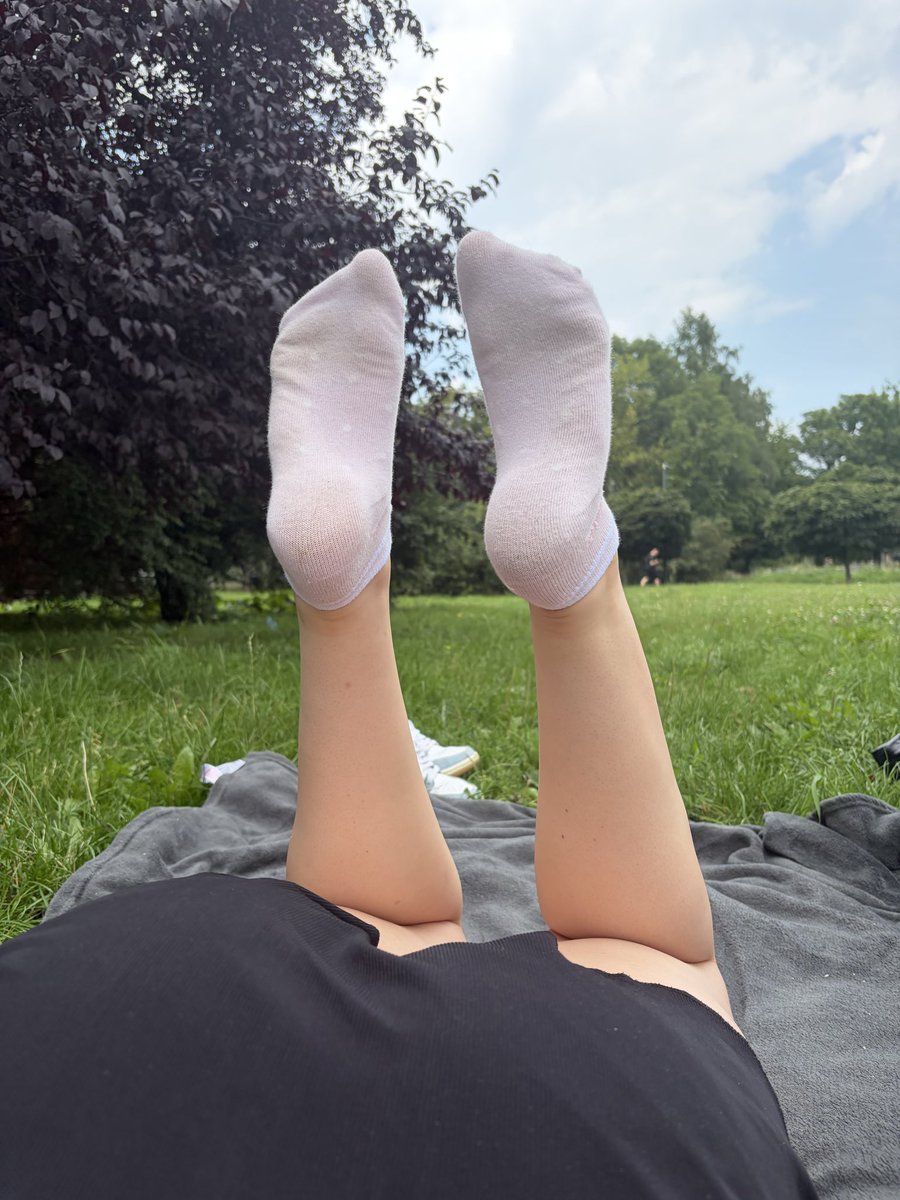 KittyStepsss's tweet photo. @FeetFinder Hi 🤭 https://t.co/9ZZ4a2NjPV