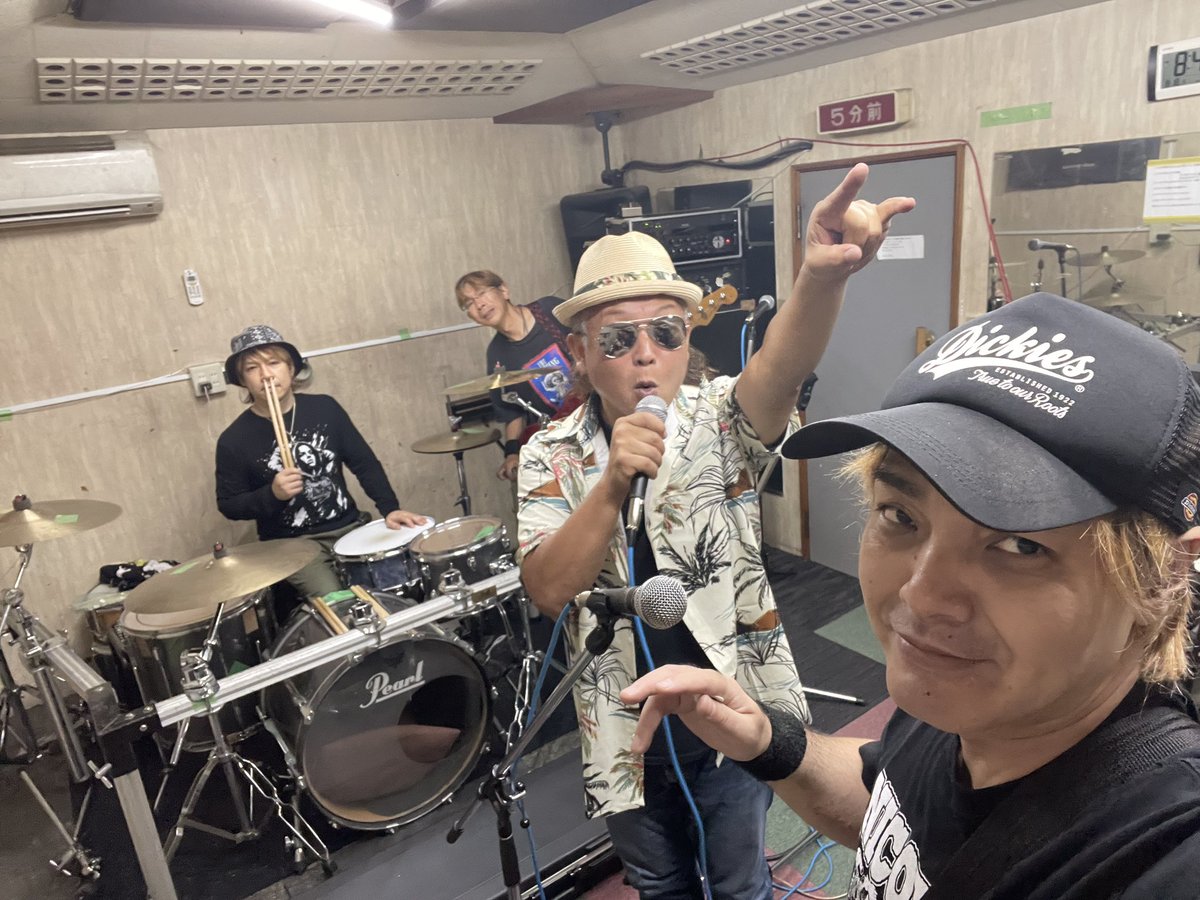 NICOTINE_jp's tweet photo. NICOTINEスタジオでした！

今週は8/20 下北沢SHELTER、8/22千葉LOOK！

来週はNICOTINEワンマン！大阪名古屋！

よろしくお願いしまーす！

https://t.co/lu9fYHE48z

↑ライブ詳細、チケ予約はこちらから！ https://t.co/B5DR60tcKW