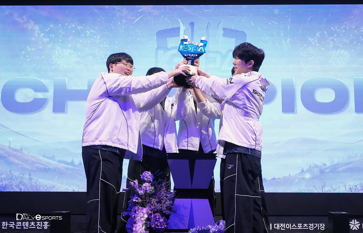kenzi131's tweet photo. [KeSPA컵] DN, 농심 꺾고 우승 차지...FMVP '두두'(종합)  #LoL  #KeSPACup  .@SOOPers_LoL 

https://t.co/swLwewJexj https://t.co/CC6U7P7oL5