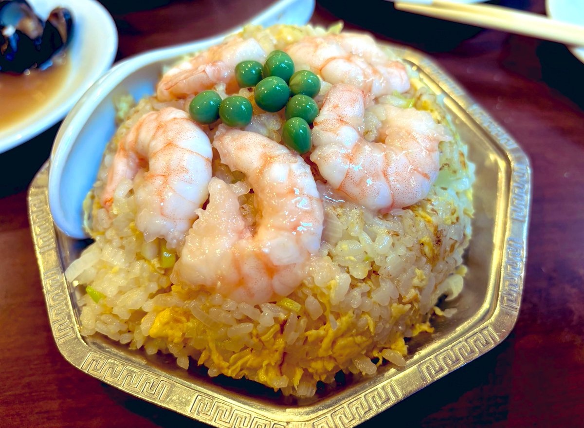 yousei_group's tweet photo. 王将も旨いけどここのチャーハンが神４選
①名古屋『江南本店』
シンプルなのになぜか旨い。ふわパラ系
②京都『新福菜館本店』
魅惑の黒チャーハン。濃厚しっとり系
③大阪『総大醤』
王将チャーハン超上位互換。パラパラ系
④東京『麗郷渋谷店』
エビチャーハンの理想形。ふわしっとり系 https://t.co/FOj5cIrcVZ