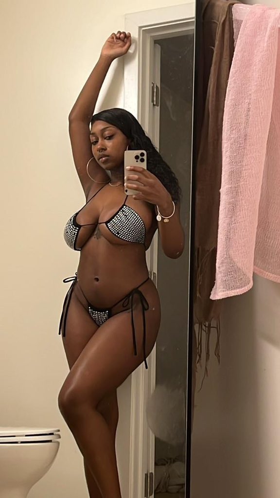 katherine5524's tweet photo. Who’s horny and ready to cum message me let’s have some fun I want to cum too😔😕🦊🦊🦊 https://t.co/ZXllN8UrpJ