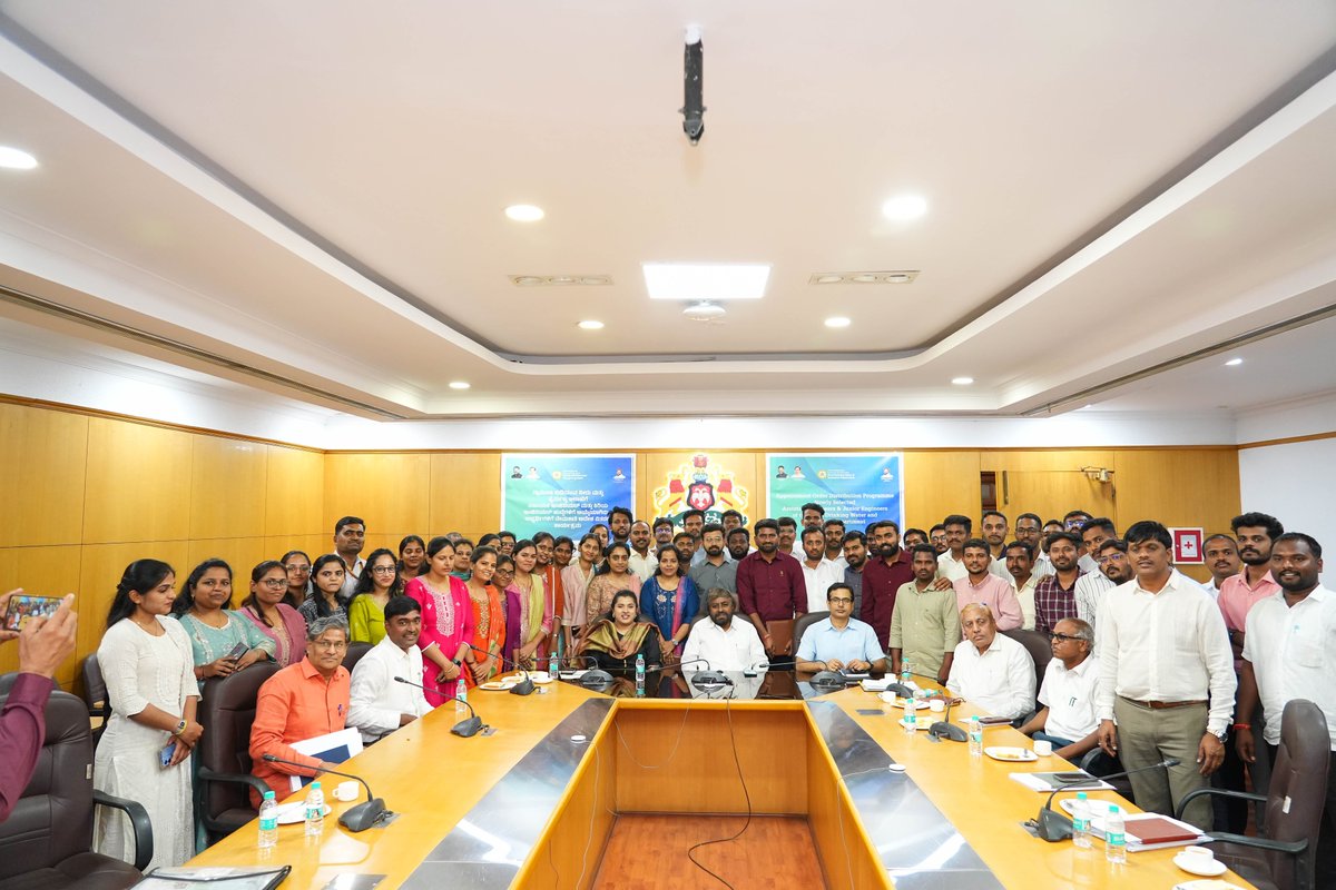 rdwsd_gok's tweet photo. Shri Eshwar B. Khandre, Hon’ble Minister for Rural Development &amp; Panchayat Raj, chaired the Appointment Order Distribution Programme for candidates selected for the posts of Assistant Engineer and Junior Engineer in the RDWSD, held at Vidhana Soudha, on 18 August 2026. 1/2 https://t.co/DzjdJwJof2