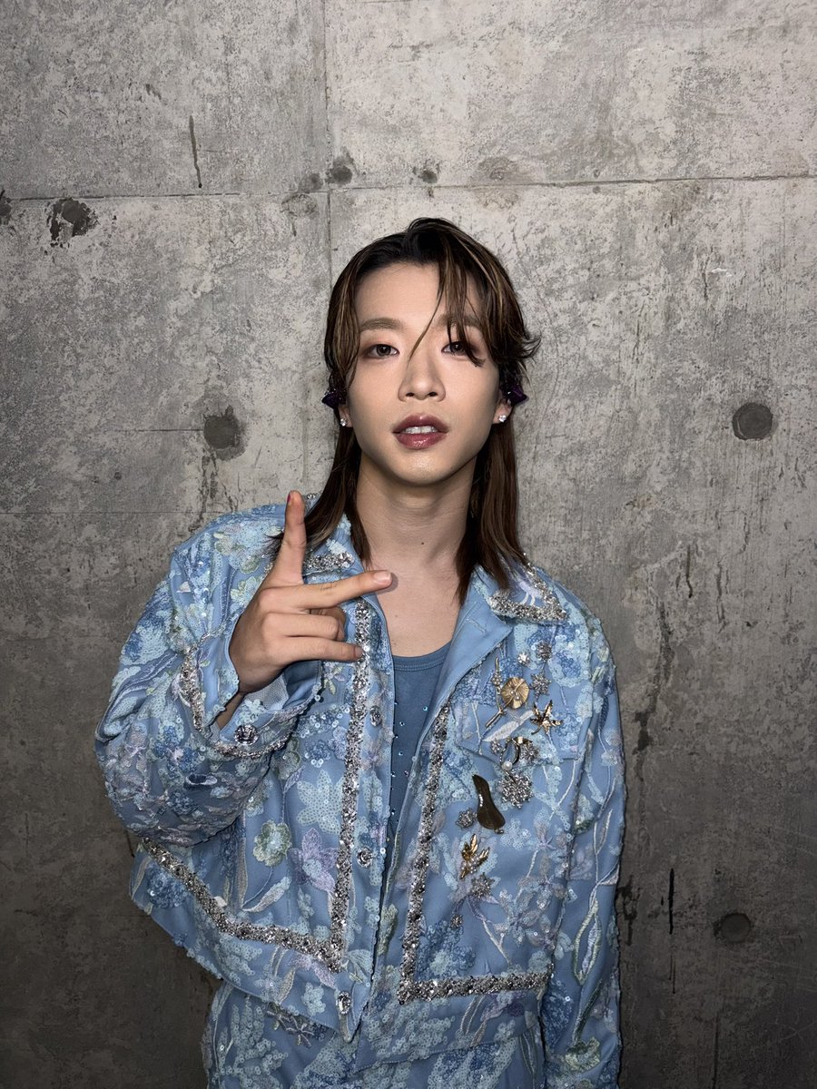 buddiis's tweet photo. オフショットを公開！

📸エビライ4日目ステージ袖で撮影した写真✨

#BUDDiiS https://t.co/CxZwhwm0qH