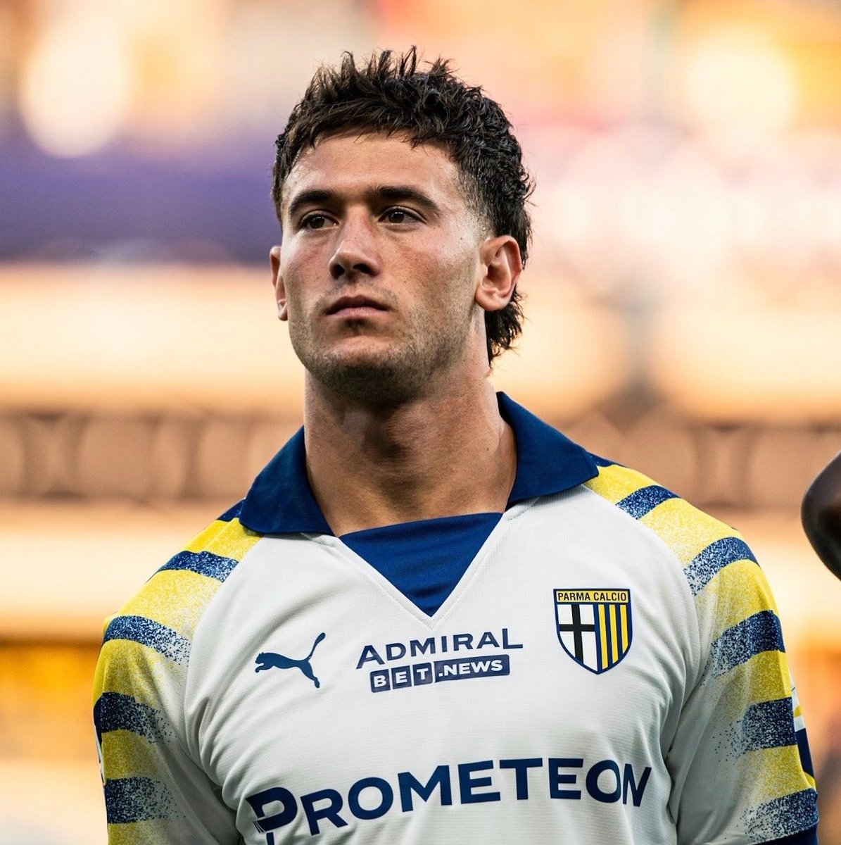 futball_9's tweet photo. 🚨🔴⚪️ 𝐄𝐗𝐂𝐋𝐔𝐒𝐈𝐕𝐄: Benfica have opened talks with Parma over a move for Australian centre-back Alessandro Circati. 🇦🇺

Negotiations are underway as the Portuguese giants explore a deal for the 22-year-old defender, who has emerged as one of Australia’s most promising defensive talents. 👀

Benfica see Circati as a player who could bring youth, physicality and versatility to their back line but discussions are still ongoing, with no agreement reached yet. 🔴⚪️

The next steps could depend on Parma’s asking price and Benfica’s proposal. ⏳