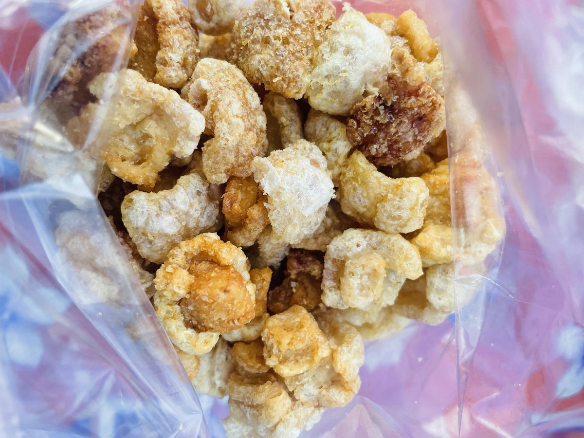 tamon_huiyong's tweet photo. 📌 ป้ายยาแคบหมูอร่อยที่ตลาดแม่เหียะ แคบหมูน้อยน้องเบียร์ อร่อยมากกก แคบหมูกระจกก็อร่อย กินกับก๋วยเตี๋ยวเข้ากันสุดๆ 

📍 บ้านแคบหมูน้อย น้องเบียร์ ตลาดแม่เหียะ 

#รีวิวเชียงใหม่
#ReviewChiangmai https://t.co/eX8wXO6Rvr