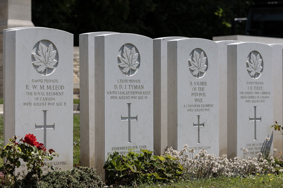 RoyalCdnLegion's tweet photo. Today, we pause to Remember all those who took part in the Dieppe Raid on this day in 1942. We honour their immense sacrifice and courage under extraordinary conditions. #LestWeForget 

To learn more, visit: https://t.co/Qdt6lzKFdb https://t.co/tC6P9dsHeA