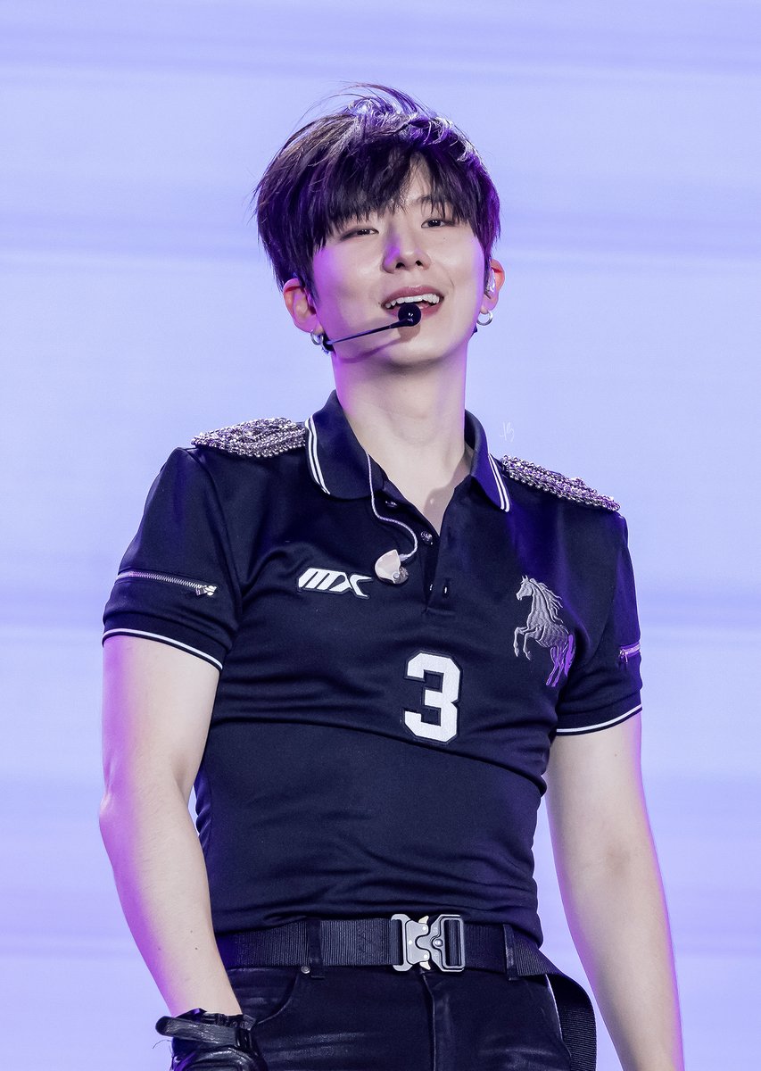 HWAI_SHOW's tweet photo. 260815 이스탄불페스티벌
팬들 바라보는 기현이 표정이..🥹
#기현 #KIHYUN #몬스타엑스 #MONSTA_X #MONSTAX https://t.co/woQT47De3w