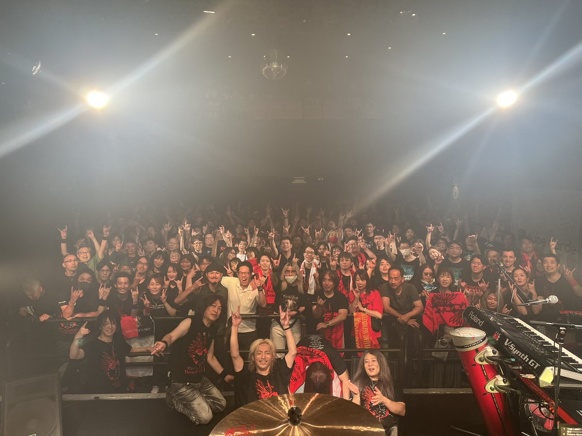 GALNERYUSOFFIC2's tweet photo. GALNERYUS札幌cube garden公演が無事に終了致しました‼️今日は珍しくアンコールでギターソロ❗️というポジティブなハプニングもありました🤘🏻

皆々様の暖かく熱い応援のおかげで、札幌は世界一激アツな場所になりましたね‼️🔥🤘🏻心から感謝‼️ありがとうございます‼️ https://t.co/mQW45AkSei