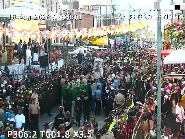 ECU911Machala1's tweet photo. 📍#Loja | Inicia el segundo tramo de la romería de la #VirgenDeElCisne, desde San Pedro de la Bendita hacia #Catamayo.

El #ECU911 realiza el seguimiento y coordinación de recursos para garantizar la atención ante cualquier emergencia. Al momento, se estima la presencia de alrededor de 10.000 personas.

#LíneaÚnicaParaEmergencias 9-1-1