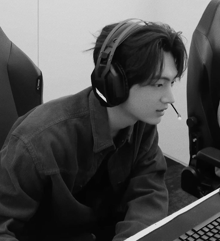 rhivaille's tweet photo. ⠀

Haha? Modnya lupa PAP. Tolong dirate-rate-kan lelaki gamer seperti saya ini. 

⠀ https://t.co/IadoYm1ZED
