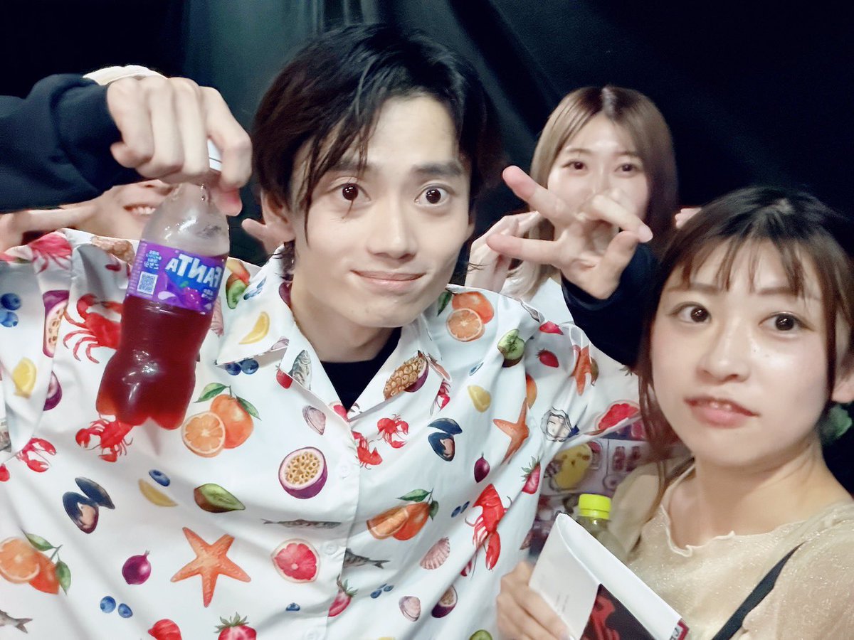yuichanworld's tweet photo. まーしーの口と鼻、私の目と眉毛、なっしーのなんとも言えない表情、そしてでかでかと写るファンタを持ったとうまくん

これが小僧組ですwwww https://t.co/TKvZtdeDnl