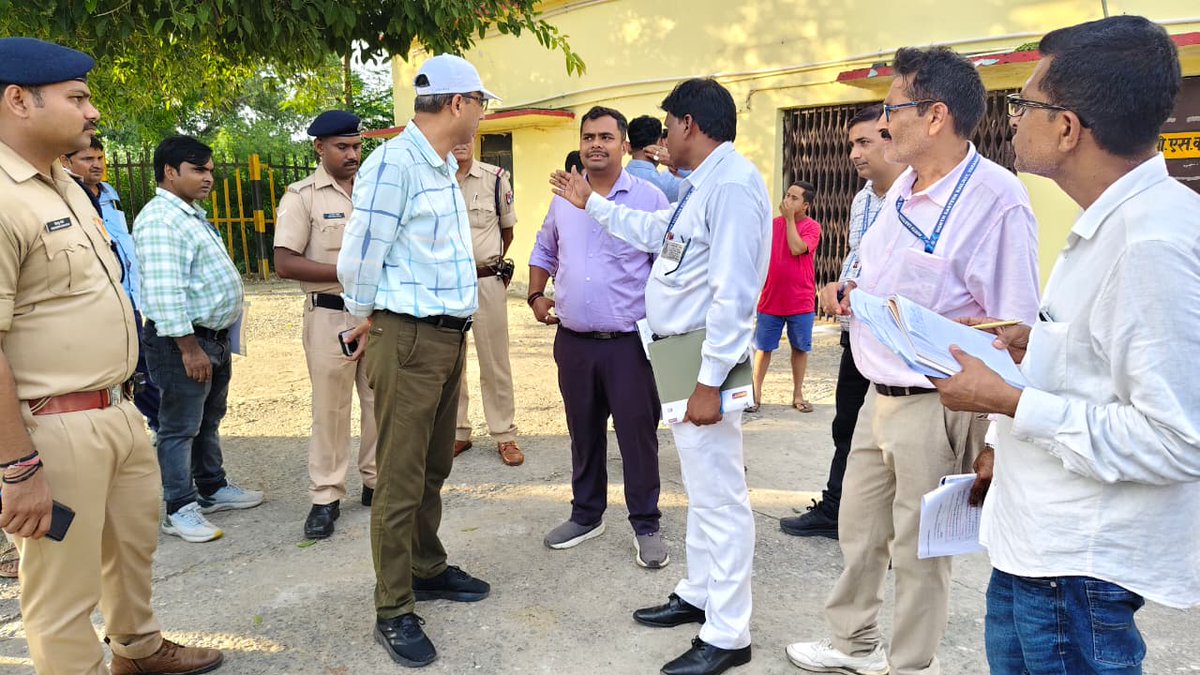 drmbsbner's tweet photo. मंडल रेल प्रबंधक ने अपने विंडो ट्रेलिंग निरीक्षण के दौरान 18 अगस्त,2026 सासामूसा स्टेशन पर यात्री सुविधाओं एवं संरक्षा व्यवस्थाओं का जायजा लिया।क्षेत्रीय जनता की समस्याओं एवं आवश्यकताओं का भी संज्ञान लिया।
#NER #RailSafety #IndianRailways https://t.co/rFSayD7WZG