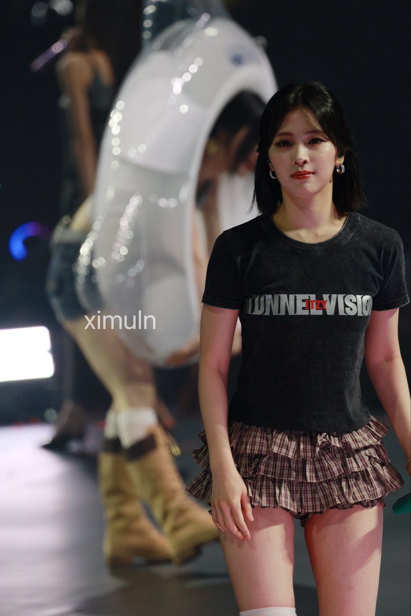 ximuln_'s tweet photo. 260815 MACAU
#itzy #ryujin #류진 https://t.co/lJNOH2v1wI
