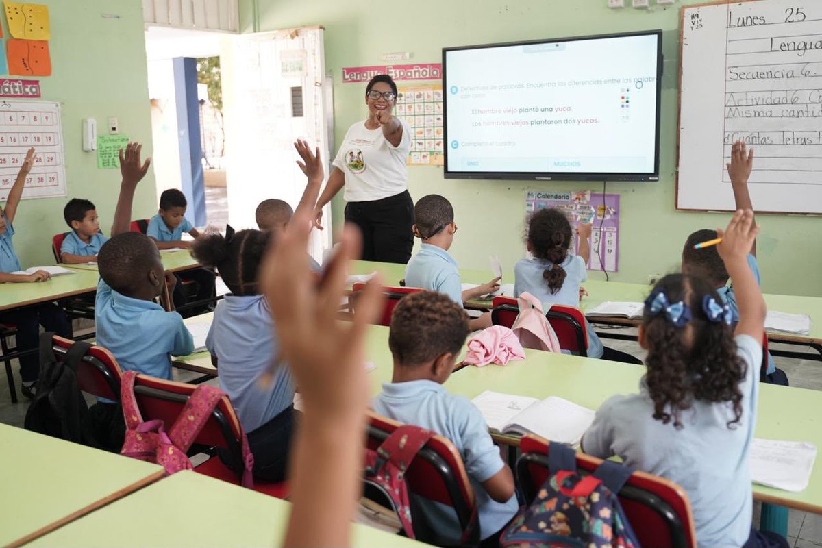 noticias_msm's tweet photo. Ministerio de Educación asegura cobertura total de docentes para el año escolar 2026-2027 (video)
https://t.co/xrnyLnd4Zv @EducacionRDo https://t.co/gdpDomZTqh