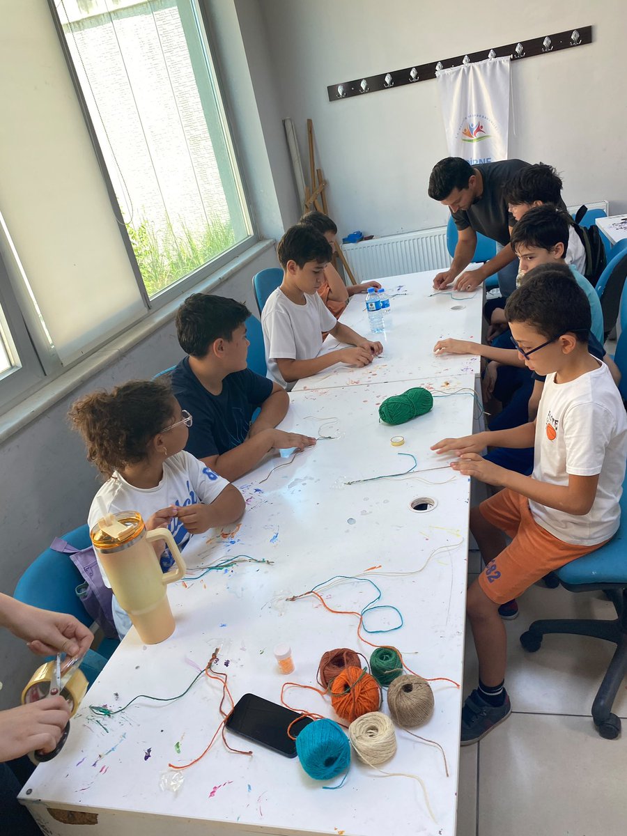 GSB_EdirneGM's tweet photo. GSB Gençlik Yaz Kulübü hız kesmeden devam ediyor. 🥳 🎊 

Sen de yazı verimli değerlendirmek istiyorsan yeni haftada yaz kulübü etkinliklerine katılabilirsin! 😎
@OA_BAK 
@gencliksporbak 
@GSBgenclik https://t.co/Z0gLo2kSEh